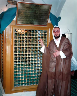 در مرقد حضرت هود و صالح (علیهما السلام) - ۱۳۸۲